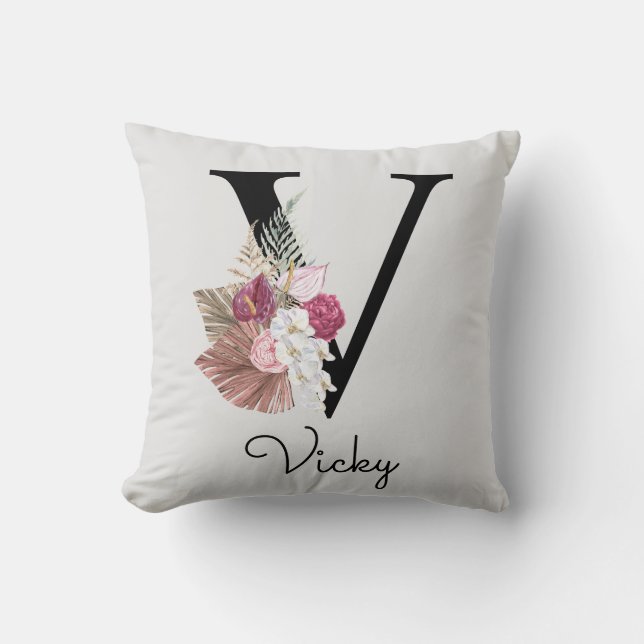 Monogrammerad rosa boho blomstergravyr initial V Kudde (Framsida)