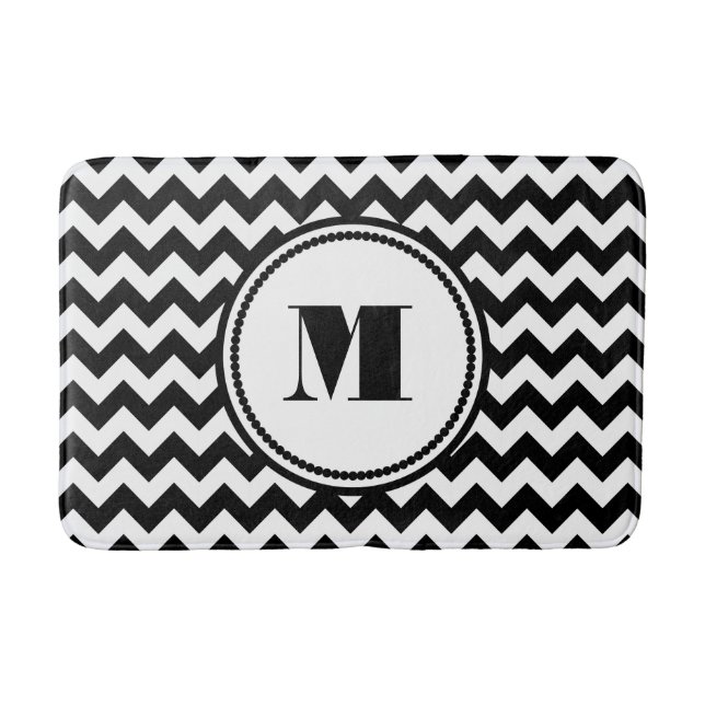 Monogrammerad svart-vit randig chevron-mönster badrumsmatta (Framsidan)