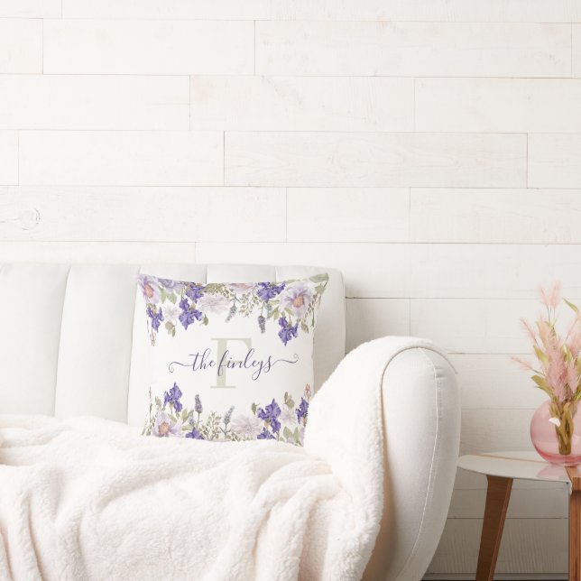 Monogrammerad Watercolor Iris Lavendel Kudd Kudde (Soffa)