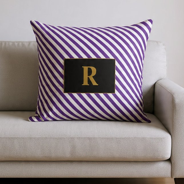 Monogrammerade lila/vita ränder kudde (Skapare uppladdad)