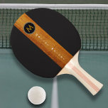 Monogrammerat trä färg rand på svart pingisracket<br><div class="desc">Monogrammad,  elegant,  enkel och modern design på svart bakgrund med lodrät färg rand för att anpassa sig till din ursprungliga och namn</div>