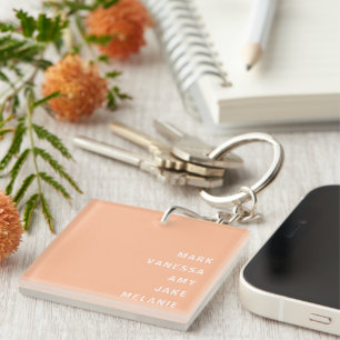 Monogramminalistisk vit text i Peach Family Namn