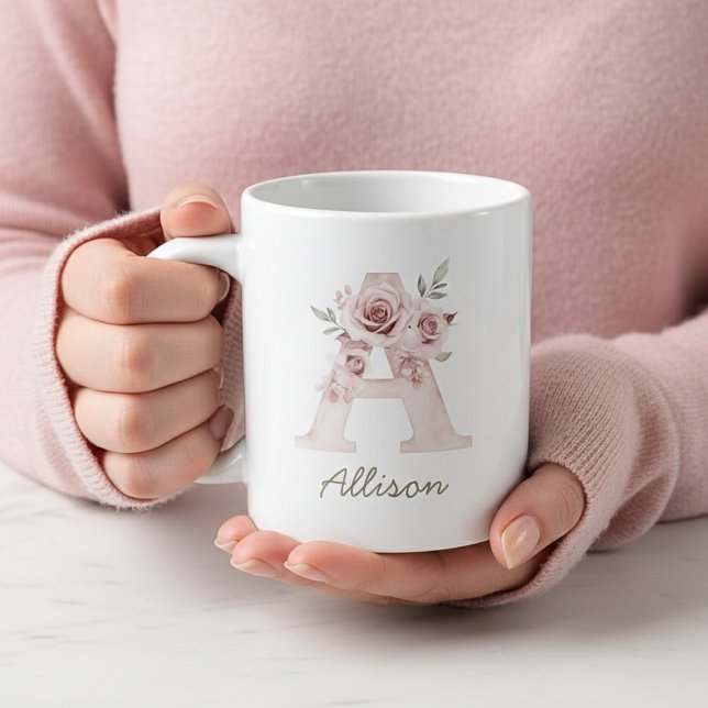 Monogrammörhängd feminint mugg i rosafärgad blomde jumbo mugg (Blush Floral Monogram Feminine Mug - Letter A)