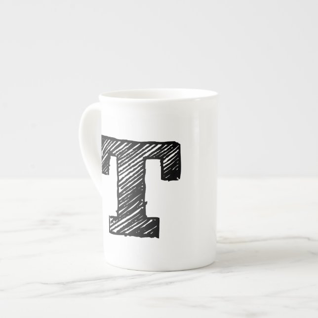 Monogrammug: Bokstav "T" Benporslin Mugg (Framsida vänster)