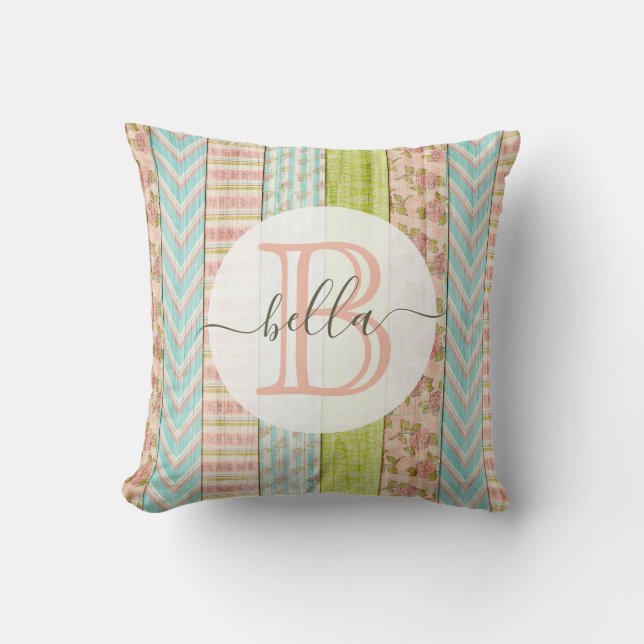 Monogramnamn Shabby Roses på rustik träkoja Kudde (Framsida)