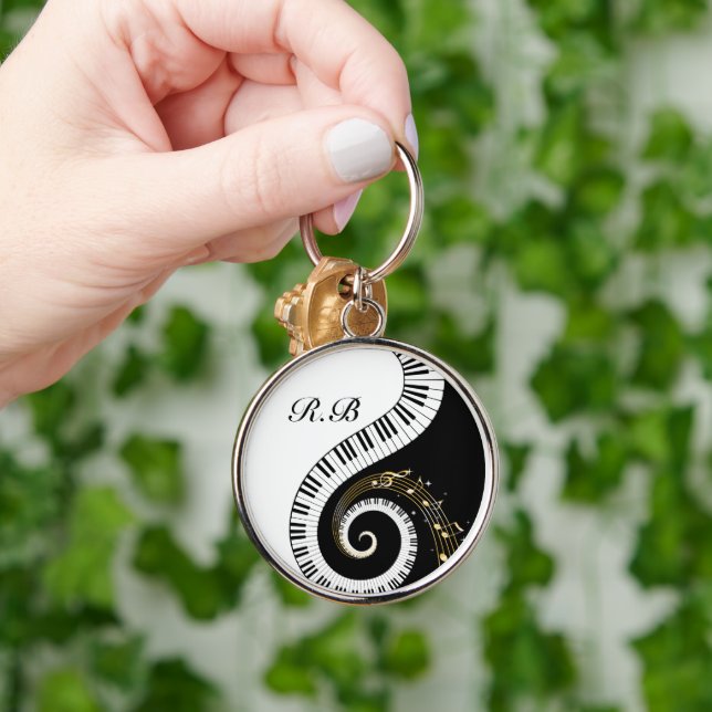Monogrampianonycklar och musik noter rund silverfärgad nyckelring (Hand)