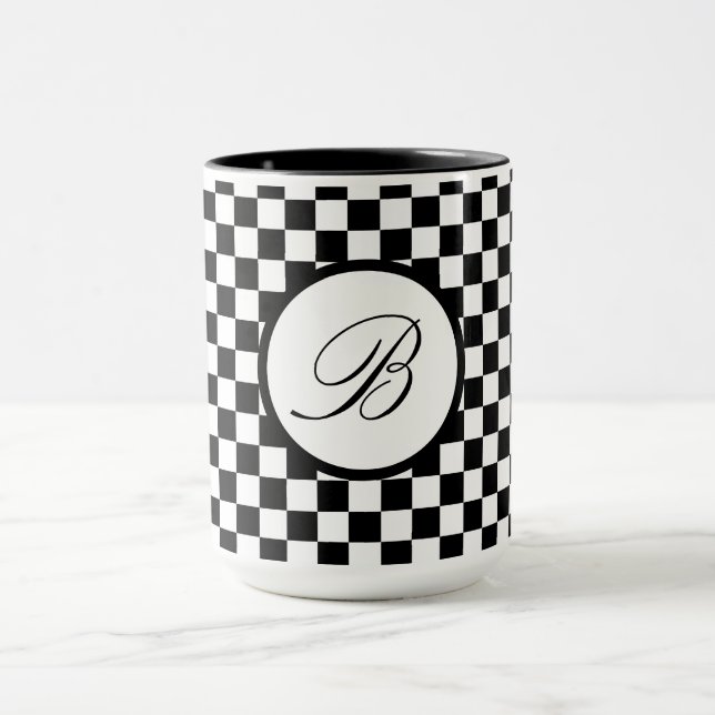 Monogramserad svart rutig mugg (Center)