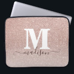 Monogramskript för Gnistran Rosa ros Guld Glitter Laptop Fodral<br><div class="desc">Rosa ros Guld Glitter Gnistra Monogram-skriptdatorSleeve för</div>