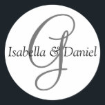 Monogramssymbolen Monogram Seal Wedding Runt Klistermärke<br><div class="desc">Monogrampresenter har ett stort urval anpassningsbara USPS-portabel frimärke,  klistermärken,  hälsningskort,  skjortor,  hattar,  knappar,  magneter och så mycket mer. Dessa monogram är underbara för att skicka ut bröllopsinbjudningar,  inbjudningar till firandepartiet,  tillkännagivande för studenten och överraska födelsedagsfester bara till namn några få.</div>