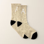 Monogramuttag för Guld och Gnistra Strumpor<br><div class="desc">Guld Faux Glitter och Gnistra Elegant Monogrammed Matching Girly Socks. De här Guld-socklarna kan anpassas så att de inkluderar ditt första och första namn och gör en underbarare födelsedagspresent. Kontakta designern för anpassade matchande objekt.</div>