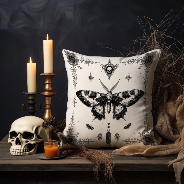 Monokrom gotiic Moth Kudde (Skapare uppladdad)