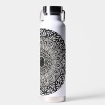 monokrom mandala-design på vattenflaska