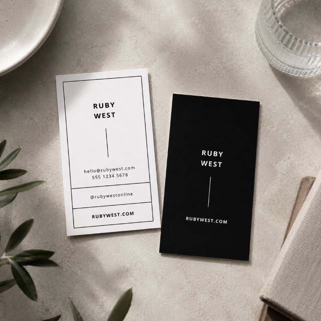 Monokrom modern, minimalistisk svart och vit visitkort (Minimalist business cards template with clean contact details and personal brand styling)