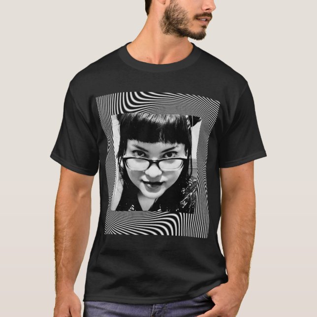 Monokrom piercing gaze t shirt (Framsida)