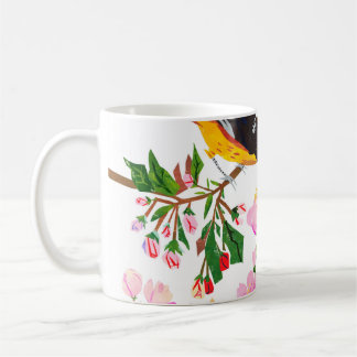 Mönster är med fåglar och blommor. Det är kreativt Kaffemugg