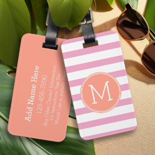 Mönster Coral Monogram för rosa och vitstripe Bagagebricka