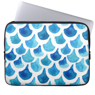 Mönster för blåttvattenfärgfjäll laptop sleeve