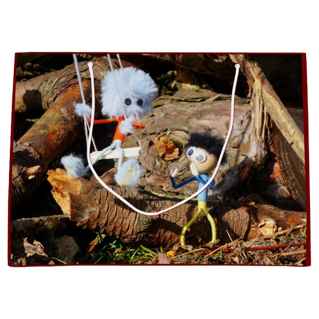 Monster Fubby op schommel. (Framsidan)