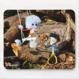 Monster Fubby op schommel. Musmatta