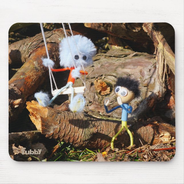 Monster Fubby op schommel. Musmatta (Framsidan)