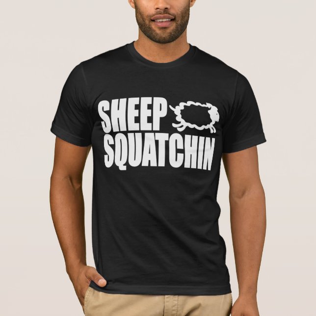 Monster & gåtor SHEEPSQUATCH för FÅR SQUATCHIN Tee Shirt (Framsida)
