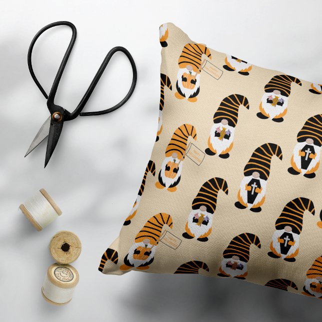 Mönster i Gnomes, Halloween Gnomes Bus eller godis Prydnadskudde (Skapare uppladdad)