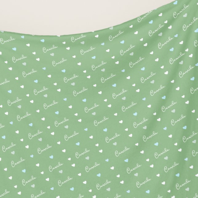 Mönster i hjärtan med upprepad namn-alloverage fleecefilt (Skapare uppladdad)