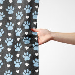Mönster i Tass, Hund, Tass, blått Tass, vita hjärt Sjal<br><div class="desc">Cute,  roligt och vackra mönster med blå tass och vita hjärtan. Modern gåva och trendig,  perfekt för hund älskare i ditt liv.</div>