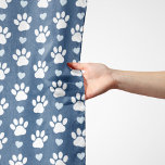 Mönster i Tass, Hund, Tass, vit Tass, blå hjärtan Sjal<br><div class="desc">Cute,  roligt och vackra mönster med vit tass och blå hjärtan. Modern gåva och trendig,  perfekt för hund älskare i ditt liv.</div>