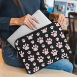 Mönster i Tass, Rosa Tass, Hund, Tass, animaliska  Laptop Fodral<br><div class="desc">Cute,  roligt och aktningsvärda mönster med rosa och vitt tass. Modern gåva och trendig,  perfekt för hund älskare i ditt liv.</div>