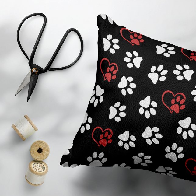 Mönster i Tassar, Vita Tassar, Röda Tassar, Hjärte Prydnadskudde (Skapare uppladdad)