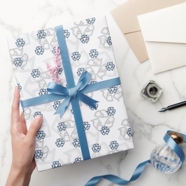 Mönster med miljösymbol på vit bakgrund presentpapper (Gifting)