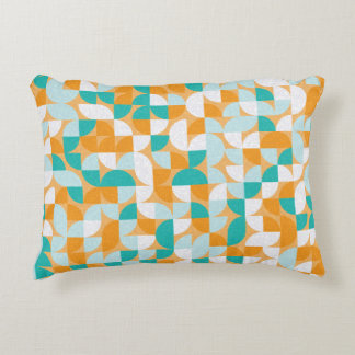 Mönster med slumpmässiga trianglar av färgad Gener Prydnadskudde