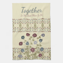 Mönster och blommigt accentuerad kökshandduk