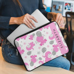Mönster om Rosa elefanter, stjärnor, ditt namn Laptop Fodral<br><div class="desc">Cute,  roligt och mönster med rosa elefanter,  ballonger och stjärnor. Modern gåva och trendig,  perfekt för elefanten älskare i ditt liv. Anpassa genom att lägga till namn,  smeknamn,  monogram eller initialer.</div>