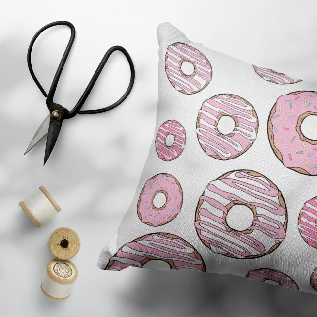 Mönster, Rosa Donuts, Sprinkles Prydnadskudde (Skapare uppladdad)