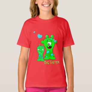 Monster storasyster, lite brodertecknad t shirt