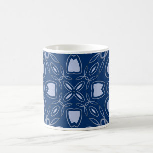 mönstrade blått kaffemugg