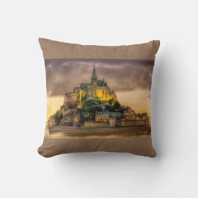 Mont St. Michel Normany Frankrike Brown Pillow Kudde (Framsida)