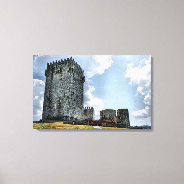 Montalegre Castle i Portugal Canvastryck (Framsida)