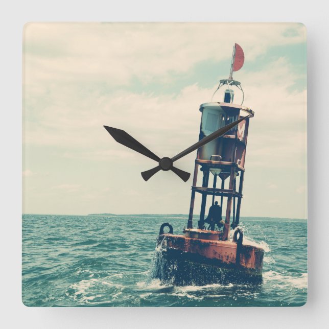Montauk Salvage Co. Buoy Wall Clock Fyrkantig Klocka (Framsida)