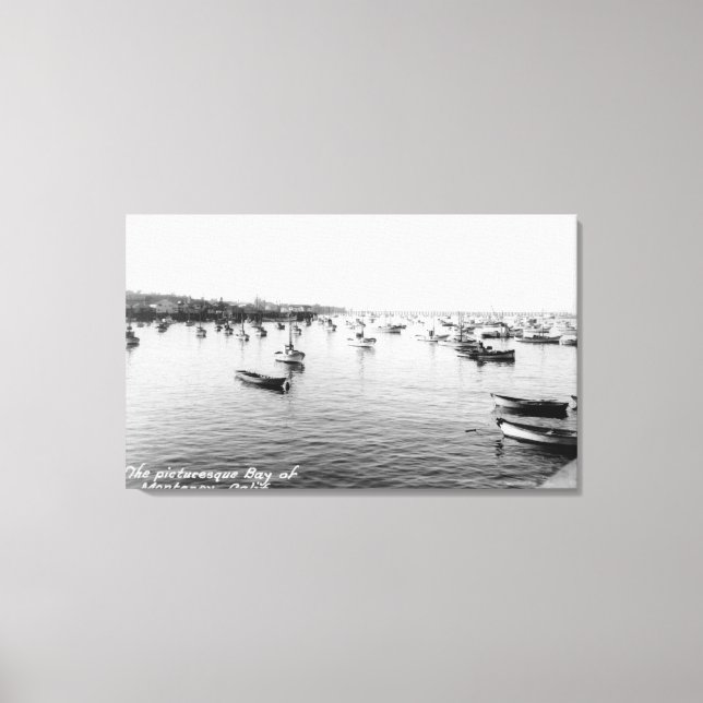 Monterey, CA - Bay with Hundratals Wooden Boats Canvastryck (Framsida)