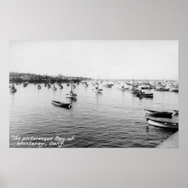 Monterey, CA - Bay with Hundratals Wooden Boats Poster (Framsidan)
