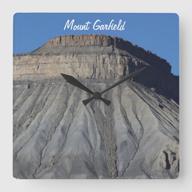 Monteringen Garfield tar tid på Fyrkantig Klocka (Framsida)