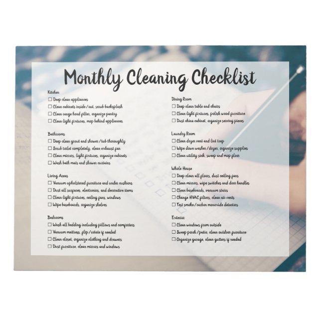 Monthly House Cleaning Checklist Anteckningsblock (Framsida)