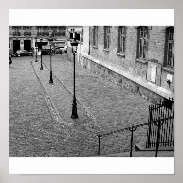 Montmartre Courtyard Poster (Framsidan)
