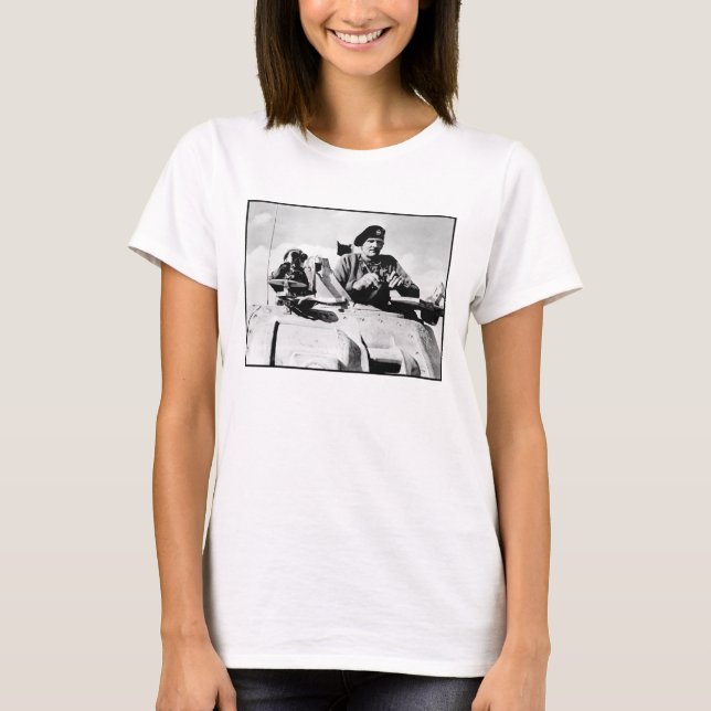 Monty i en tank tee shirt (Framsida)