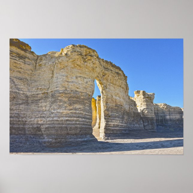 Monument Rocks Key Hole Arch, Kansas Poster (Framsidan)