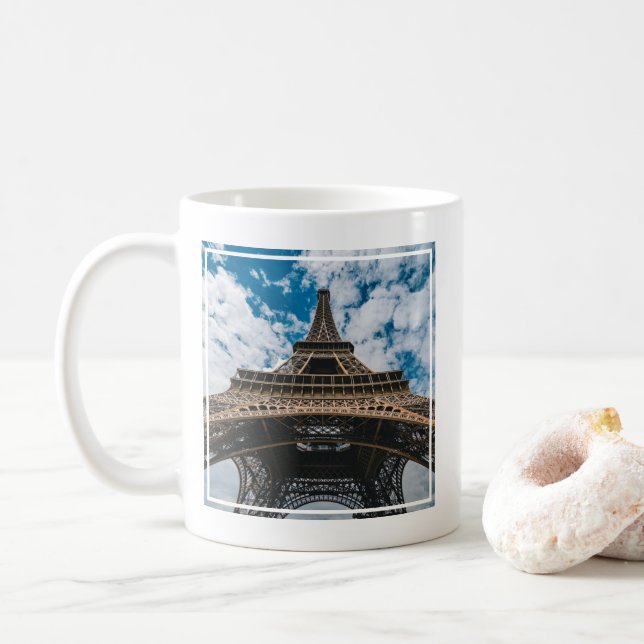 Monument | Tittar upp i Eiffel Torn Kaffemugg (Med munk)