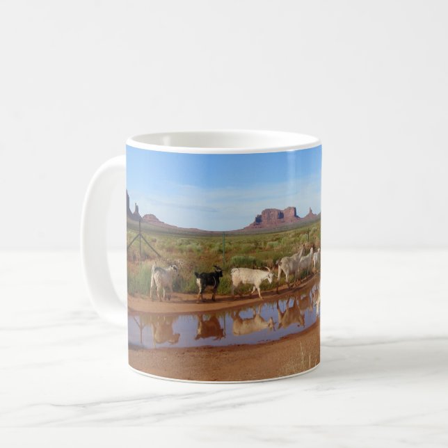 Monument Valley Goats Kaffemugg (Framsida vänster)